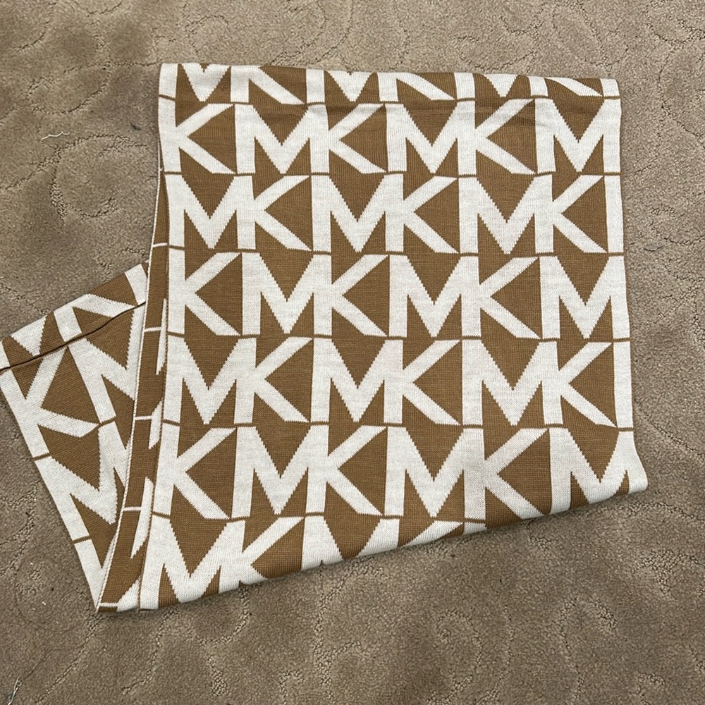 Michael Kors infinite scarf